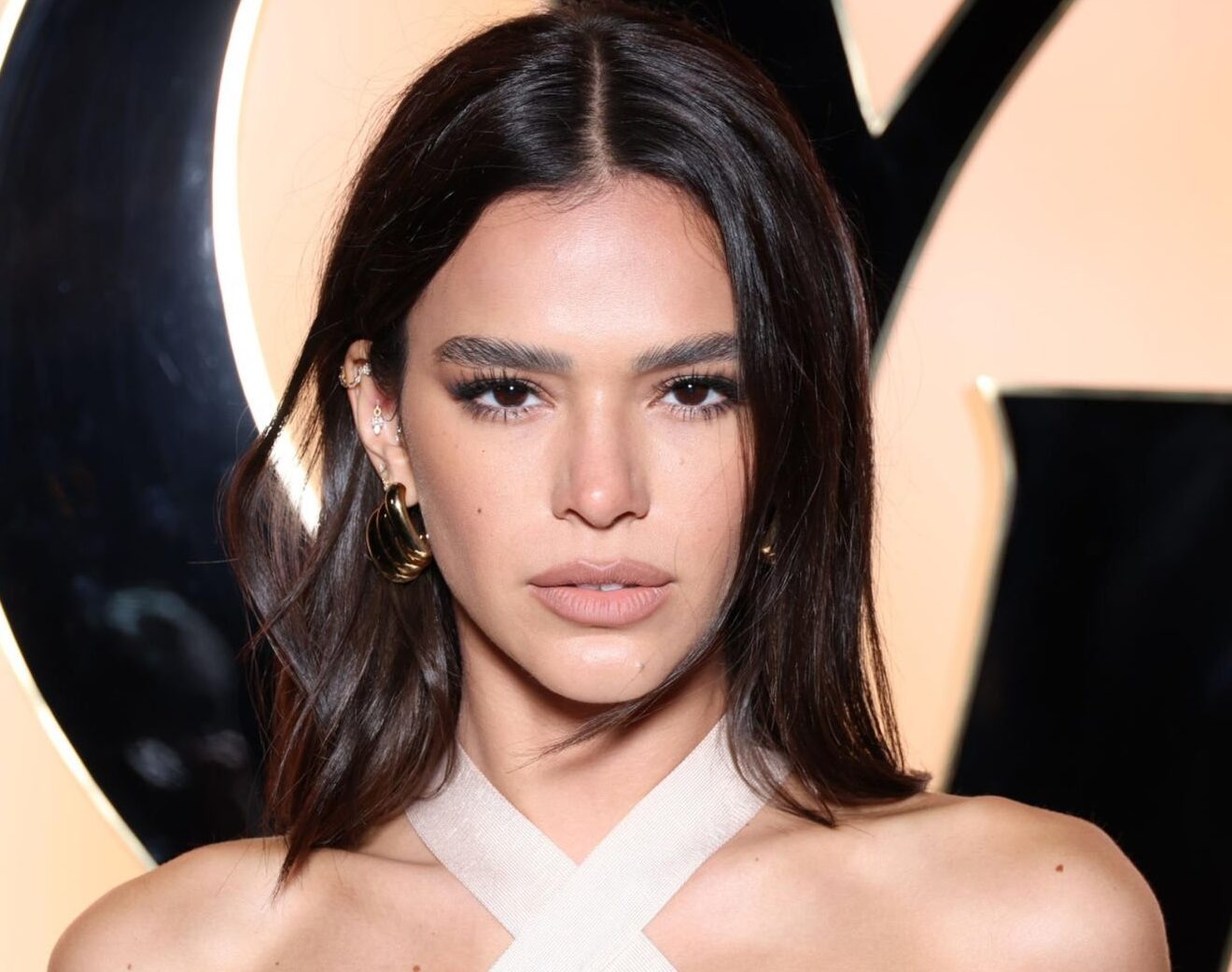 Bruna Marquezine rouba a cena na Paris Fashion Week