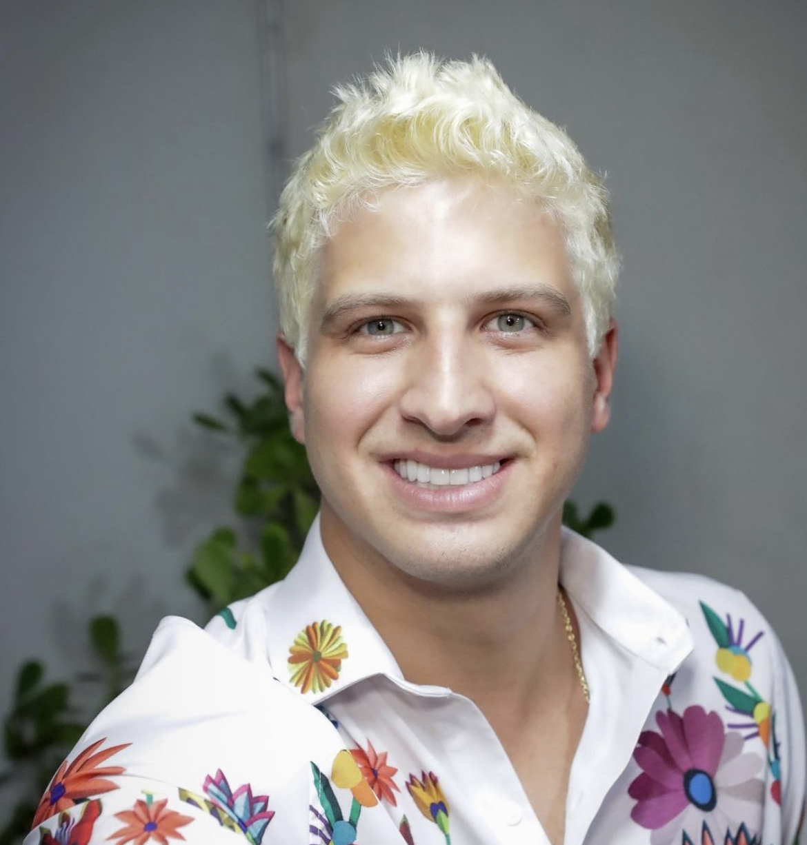 João Campos revela qual foi a motivação especial para ‘nevar’ o cabelo durante o carnaval do Recife