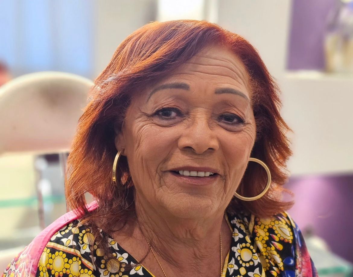 Dona do hit “Menino de Vó”, Mãe Nininha de Oyá festeja sucesso aos 71 anos