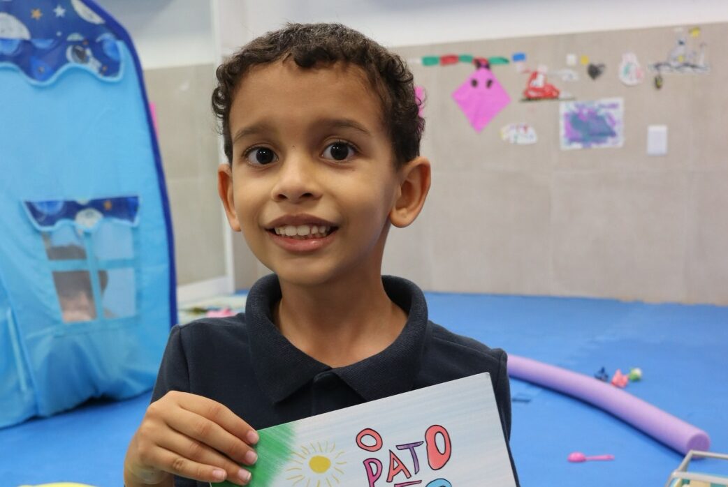 No Recife, criança com Transtorno do Espectro Autista lança seu primeiro livro