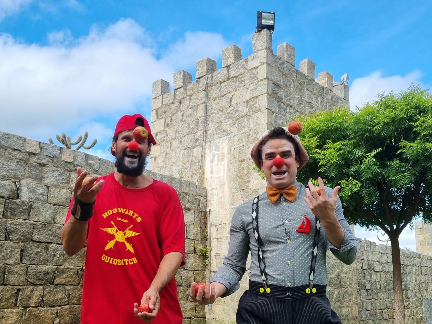 Atores da Paixão de Cristo de Nova Jerusalém comemoram Dia do Circo