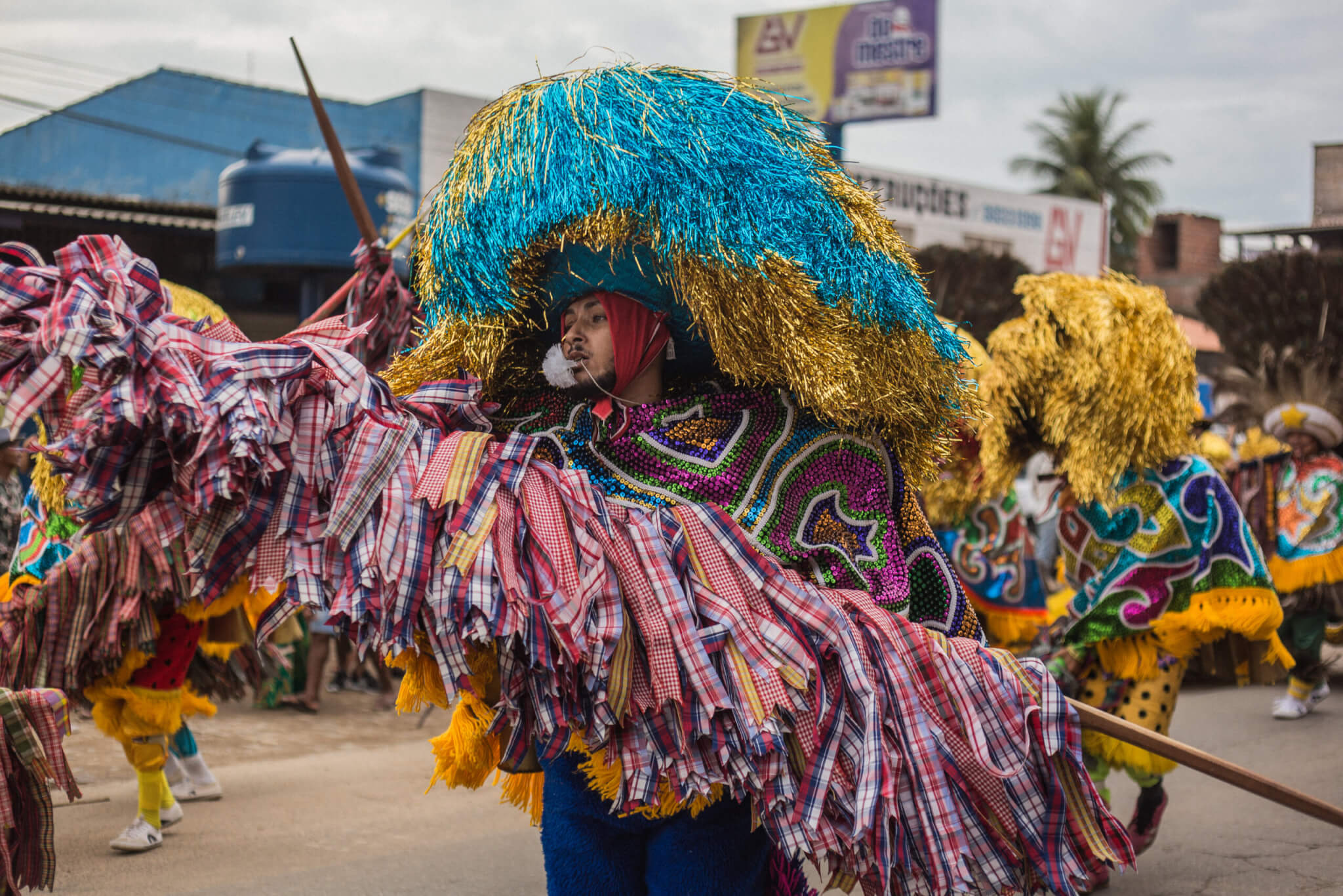 Maracatu rural de Nazaré da Mata se apresenta no Paço do Frevo