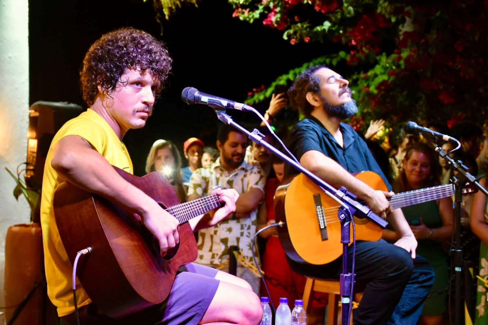 Chico Chico faz show lotado na Casa Estação da Luz, em Olinda