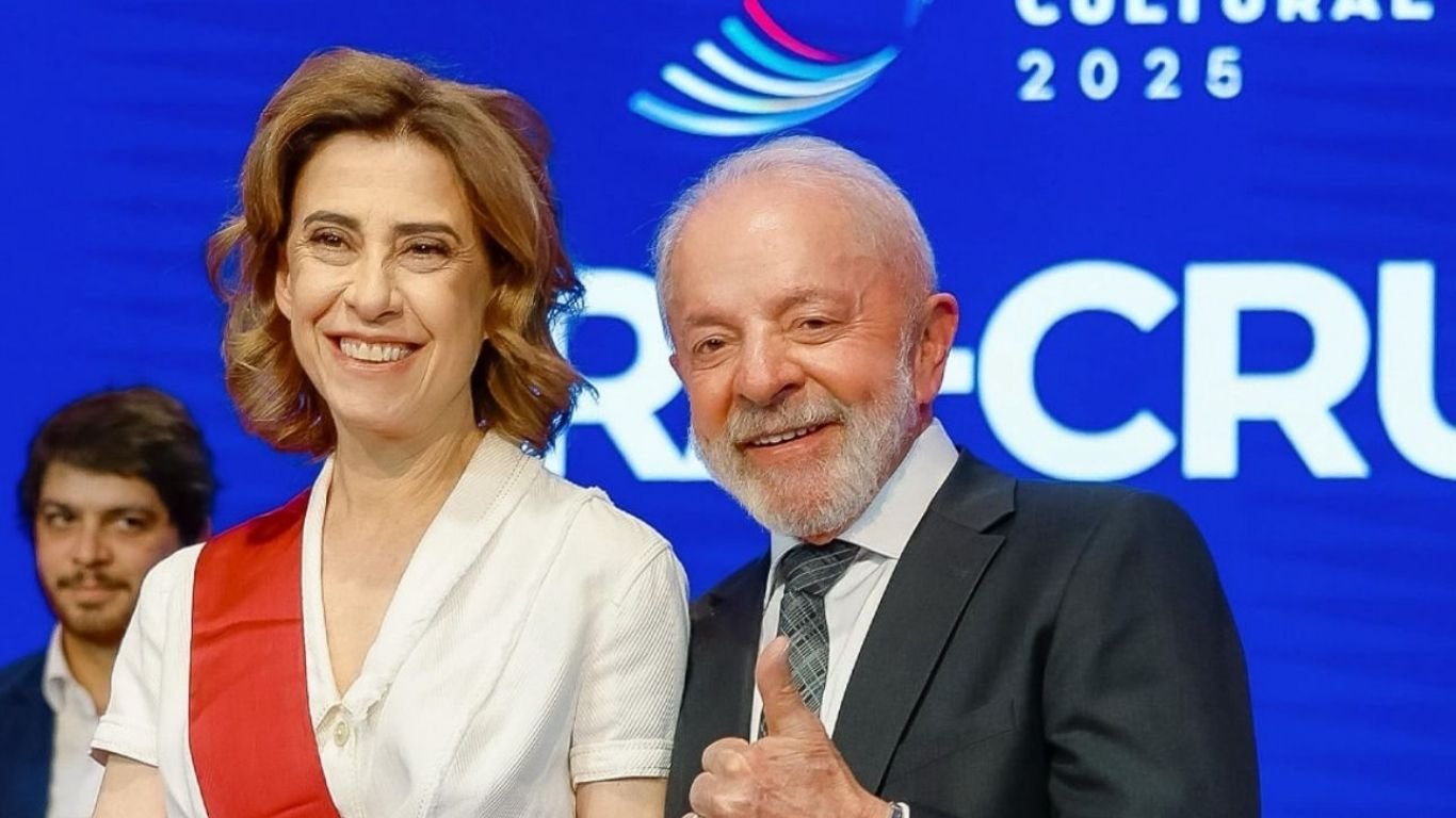 Fernanda Torres recebe a mais alta honraria da cultura brasileira
