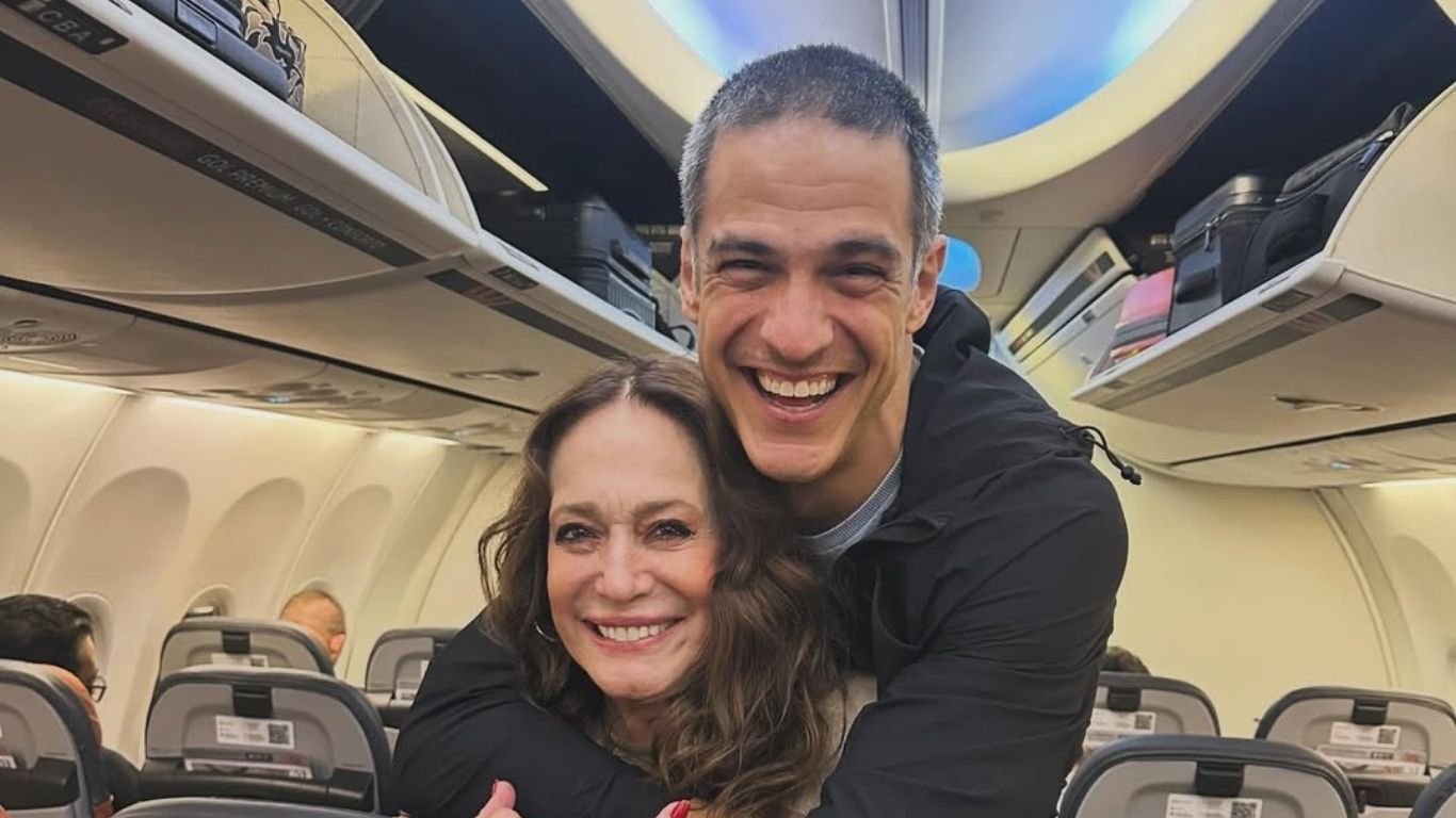 Mateus Solano e Susana Vieira se encontram durante voo
