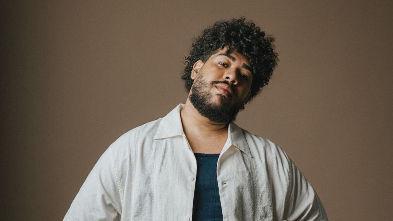 Ivyson faz show nesta sexta (16) para celebrar 6 anos de carreira