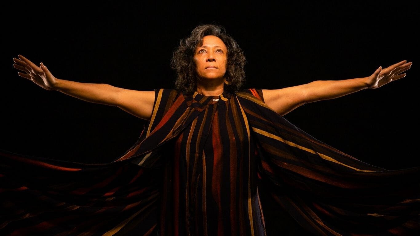 Socorro Lira celebra 25 anos na música com show no Recife