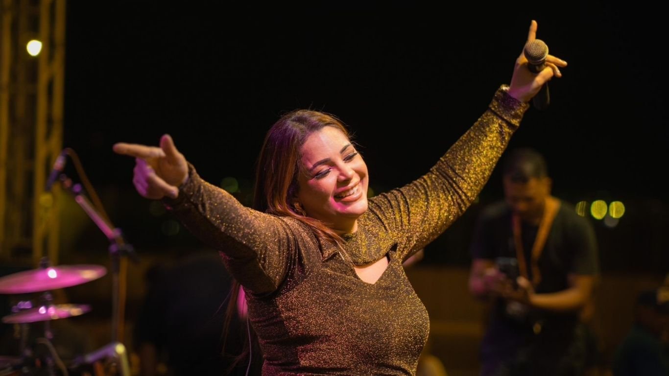 Kelly Olliveira estreia turnê de São João neste sábado (31)