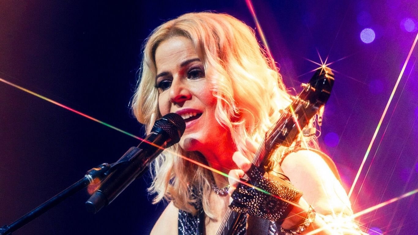 Paula Toller celebra 40 anos de carreira com show em Olinda