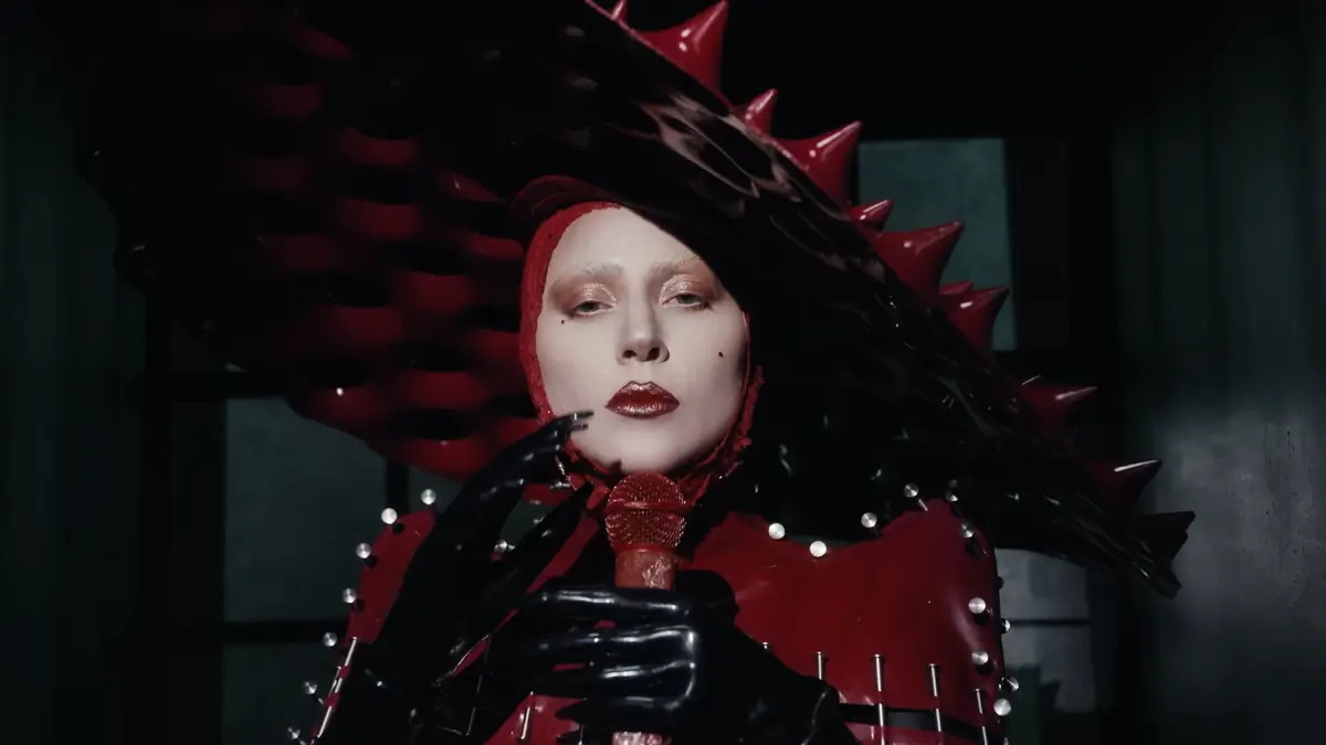 Lady Gaga faz primeira aparição em ensaio aberto