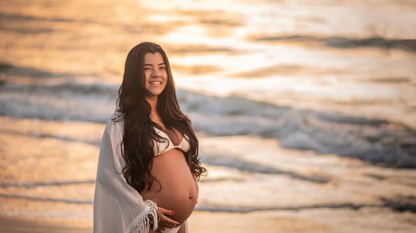 Ary Mirelle, esposa de João Gomes, mostra barrigão de gravidez
