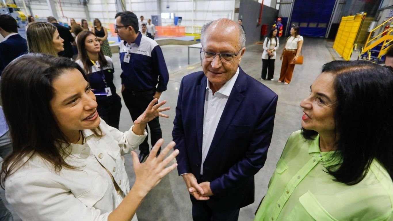 Alckmin e Raquel Lyra inauguram unidade de reciclagem em Belo Jardim