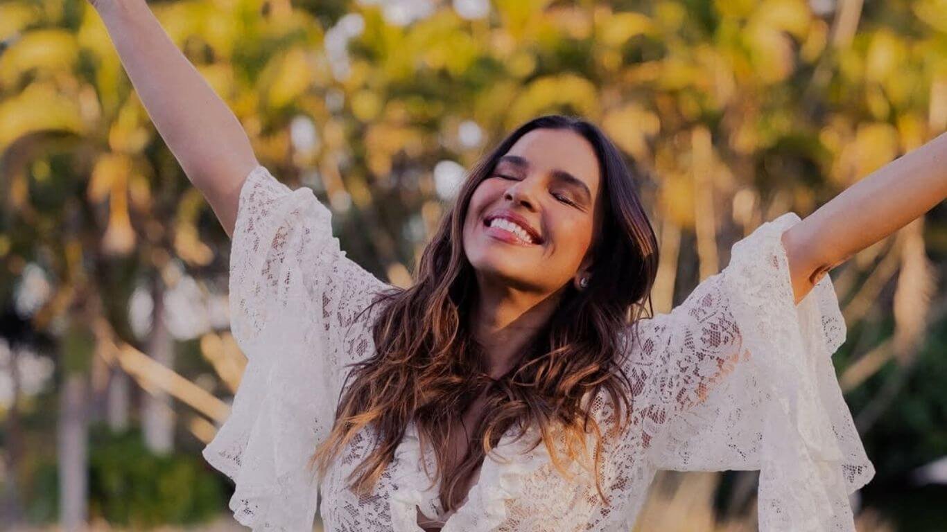 Mariana Rios celebra aniversário grávida do primeiro filho