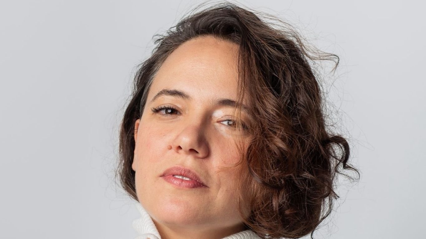Tiê retorna ao Recife com o show ‘Cartas de Amor’ no Teatro do Parque