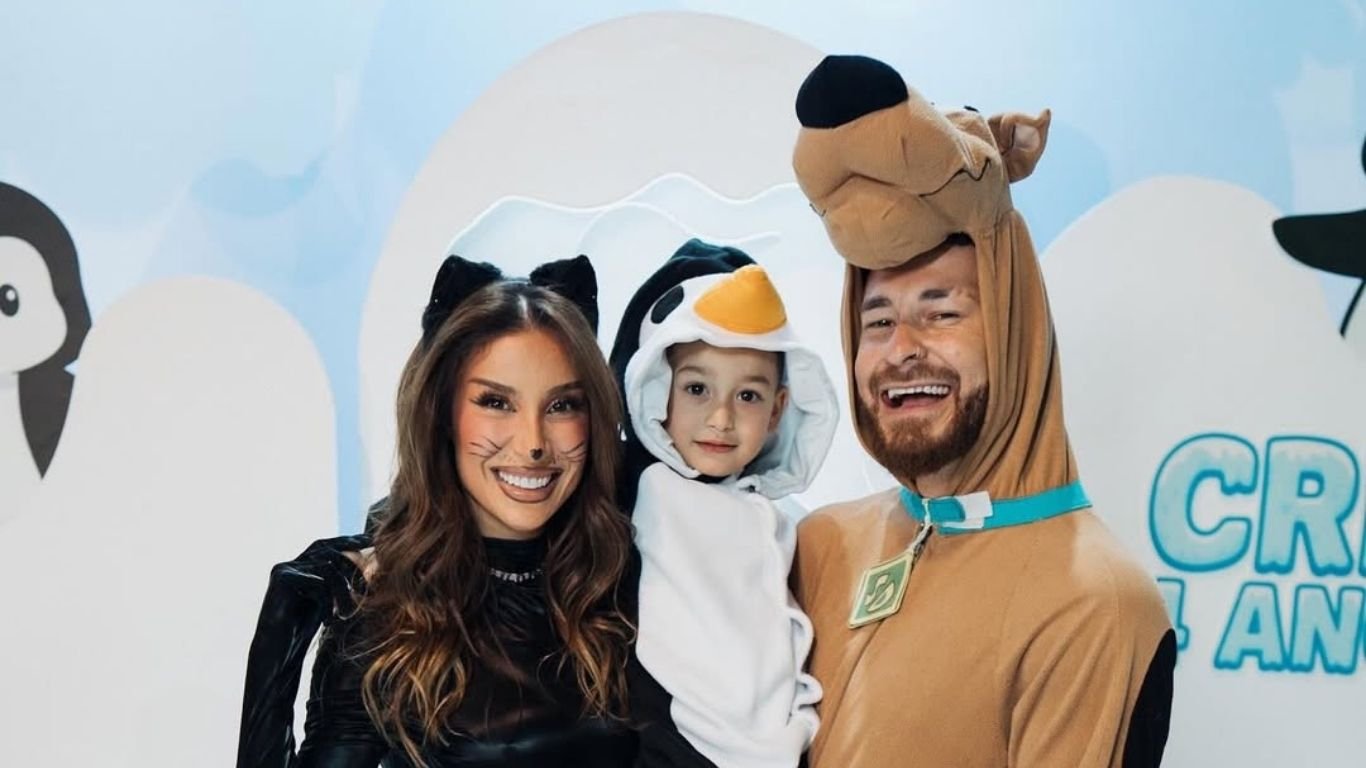 Ex-BBBs Bianca Andrade e Fred comemoram 4 anos do filho