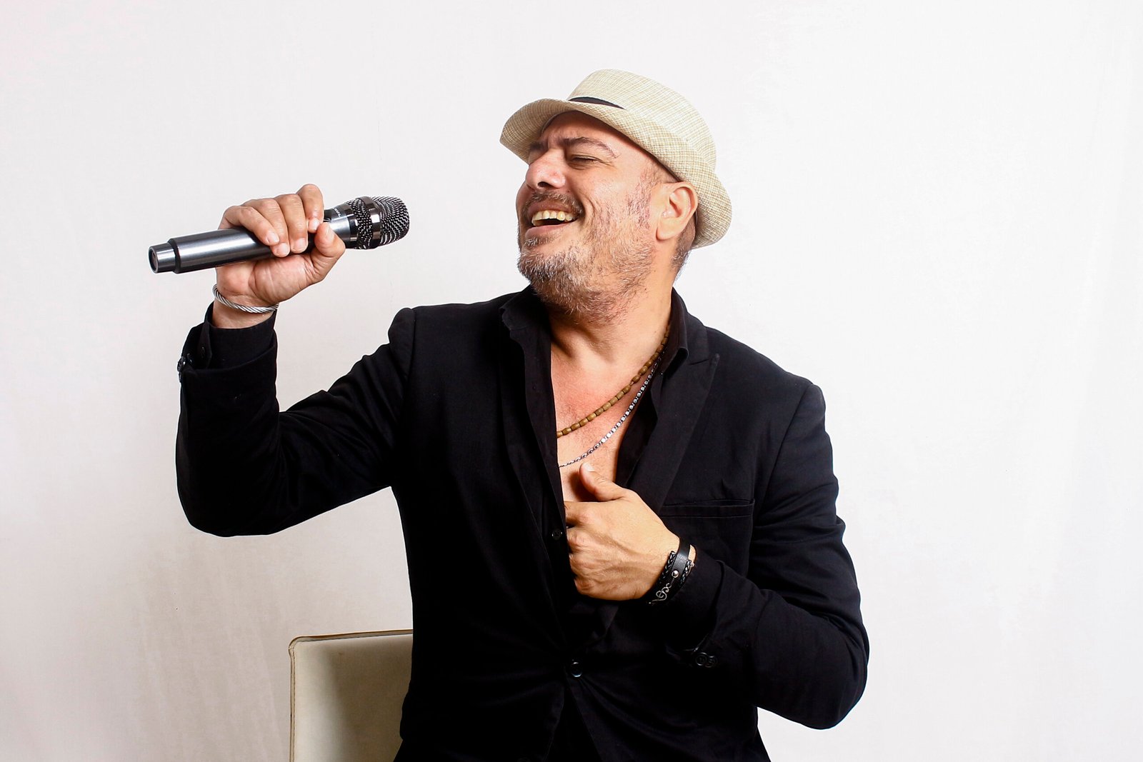 Armando Fuentes traz tributo a Luis Miguel ao Manhattan Café Theatro, no Recife