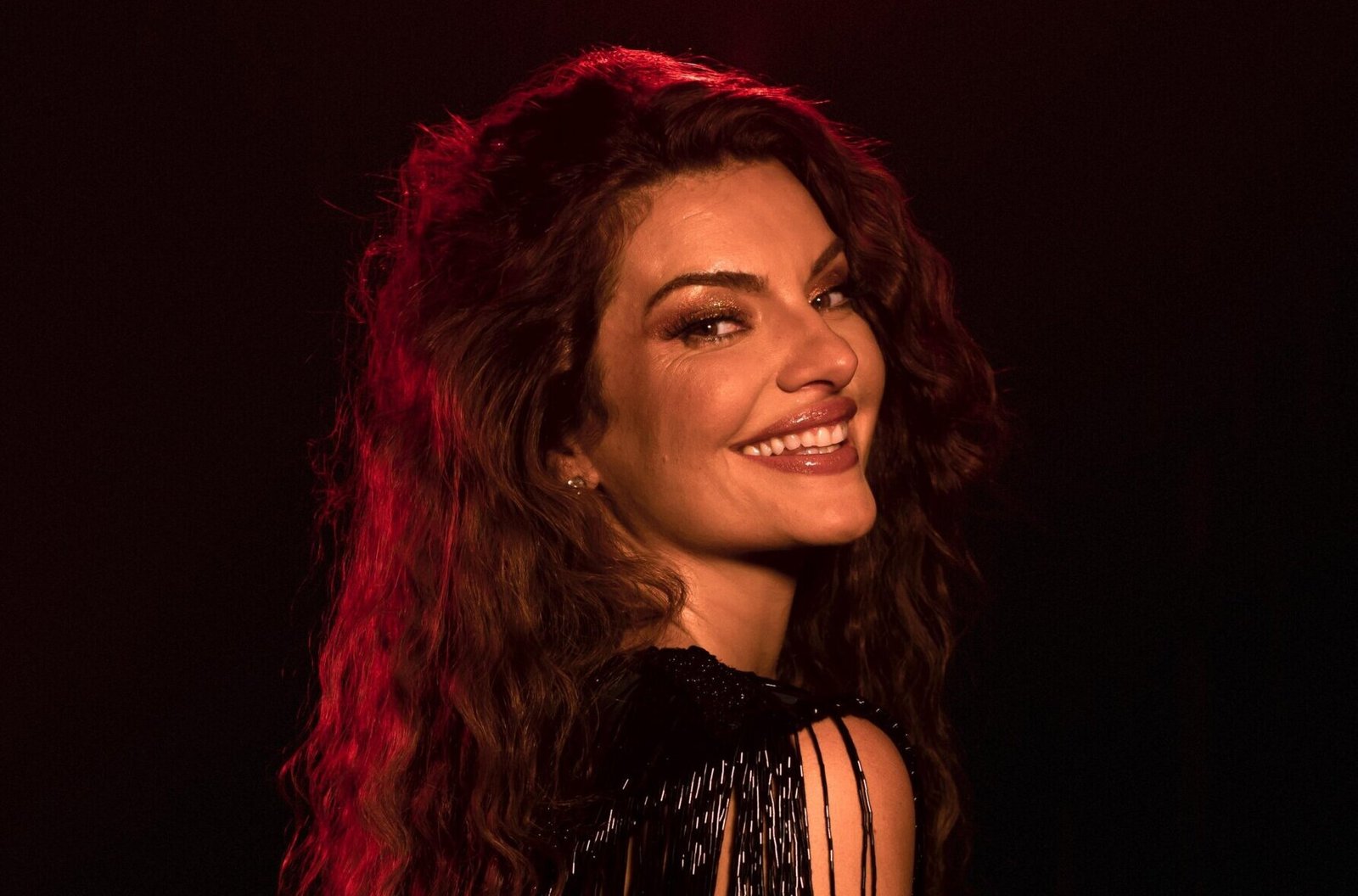 Atriz e cantora Mayana Neiva se apresentará no FIG