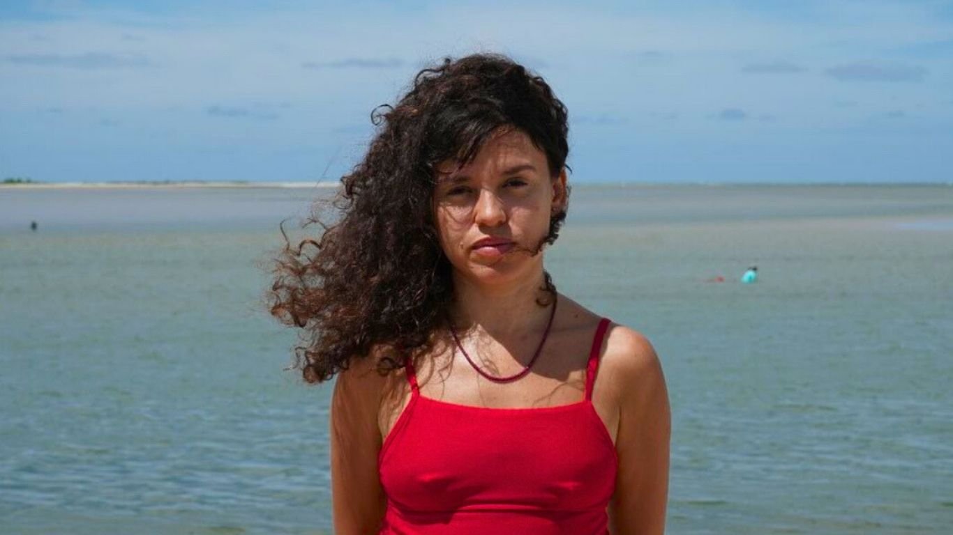 Nash Laila estreia como cantora no Recife com show Submersiva