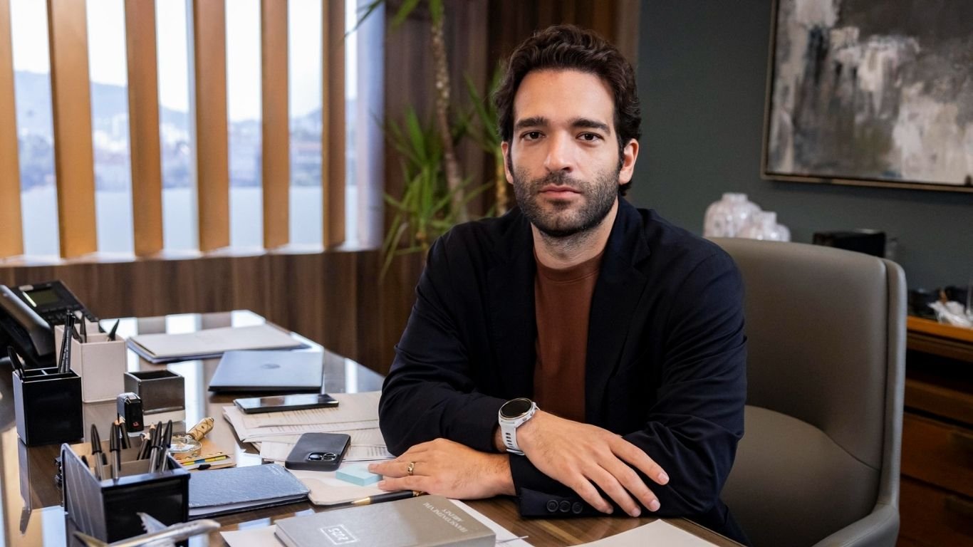 Humberto Carrão muda visual para nova fase em ‘Vale Tudo’; veja