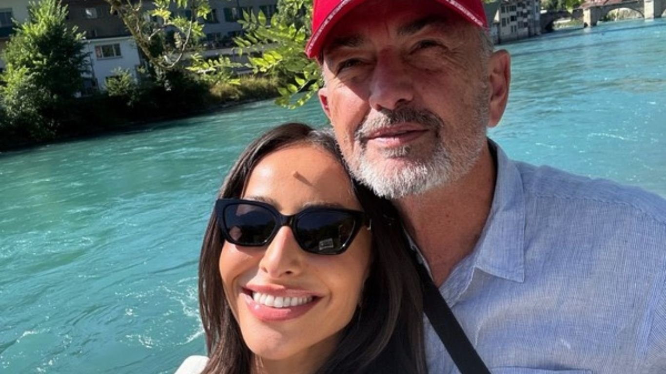 Sabrina Sato pede orações após pai passar por grande cirurgia