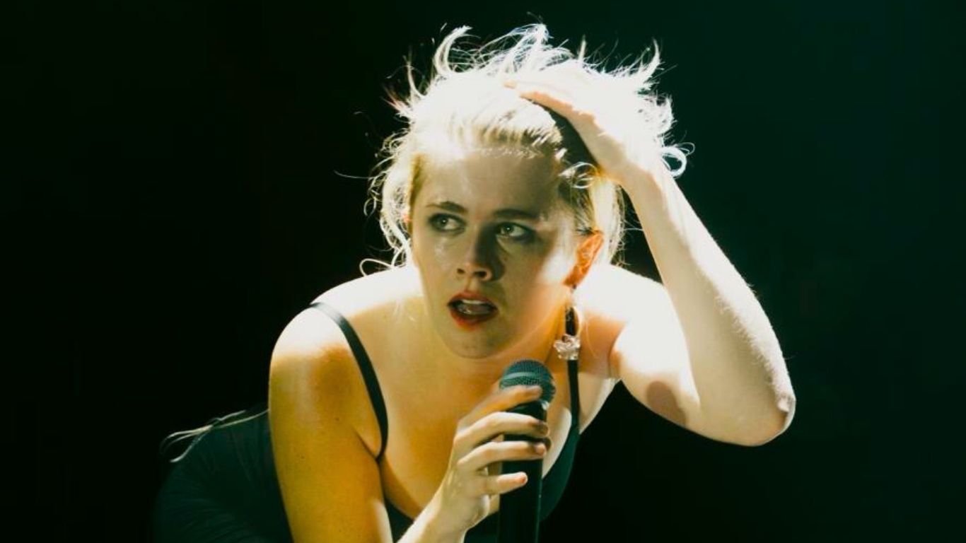 A francesa Zaho de Sagazan faz show no Recife em dezembro