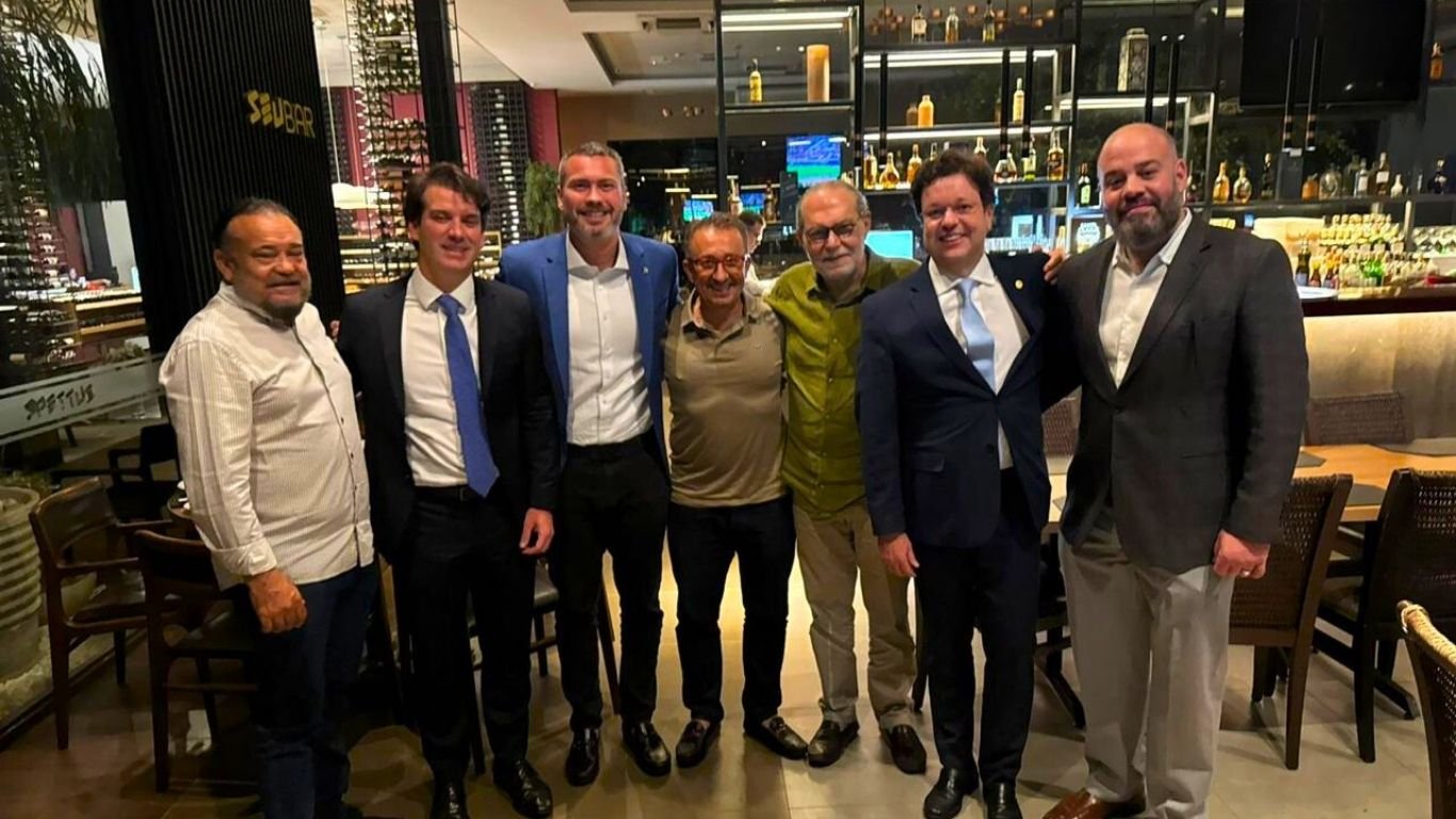 Jantar reúne autoridades em homenagem a Rogério Favreto no Recife