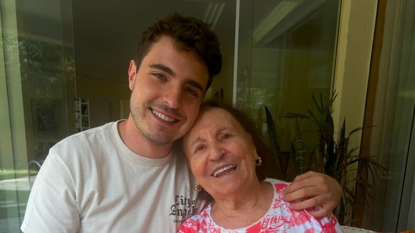 João Liberato, filho de Gugu, celebra os 96 anos da avó paterna