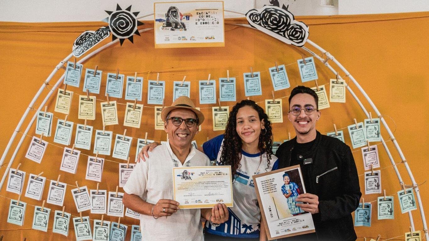 Escolas públicas recebem oficinas gratuitas de cordel e fotografia