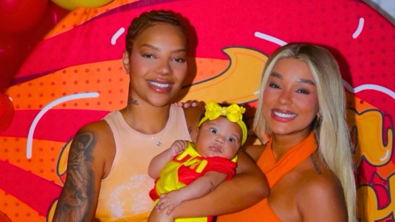 Ex-BBB Brunna Gonçalves e Ludmilla celebram três meses da filha Zuri