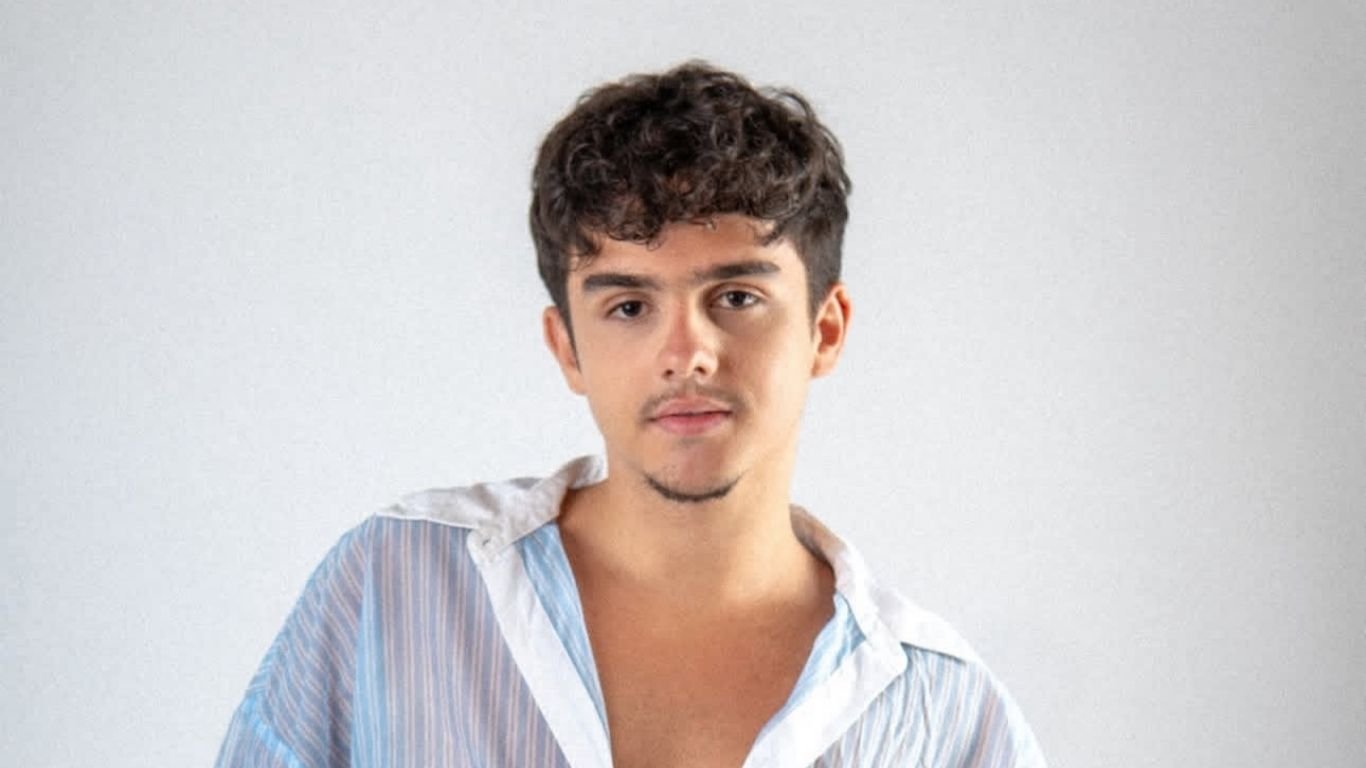 Entre Flores e Dores: Caike Souza leva novo disco ao Parque Dona Lindu