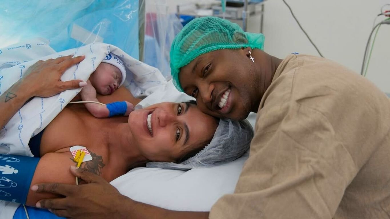 Nasce Bento, primeiro filho de Carol Peixinho e Thiaguinho