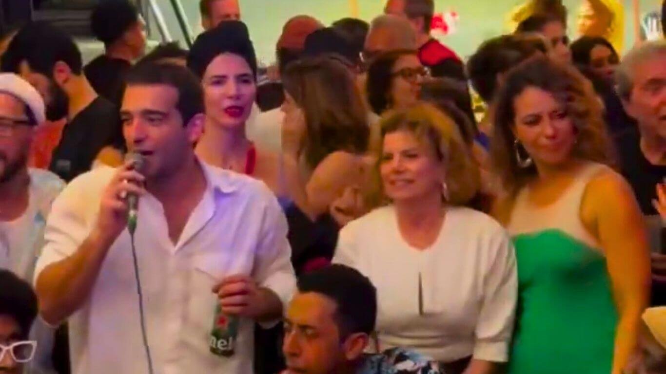 Humberto Carrão celebra aniversário em roda de samba no Rio de Janeiro