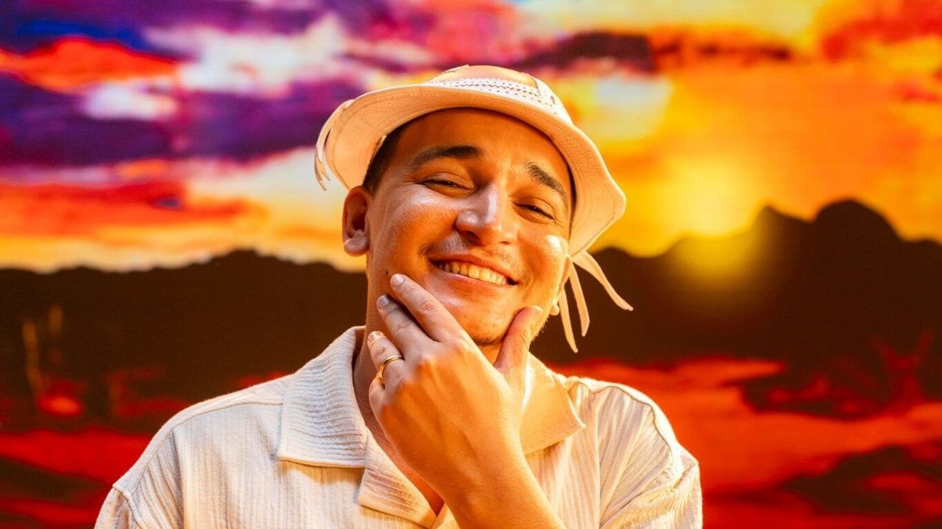 João Gomes surge cantando clássico brega pernambucano; veja