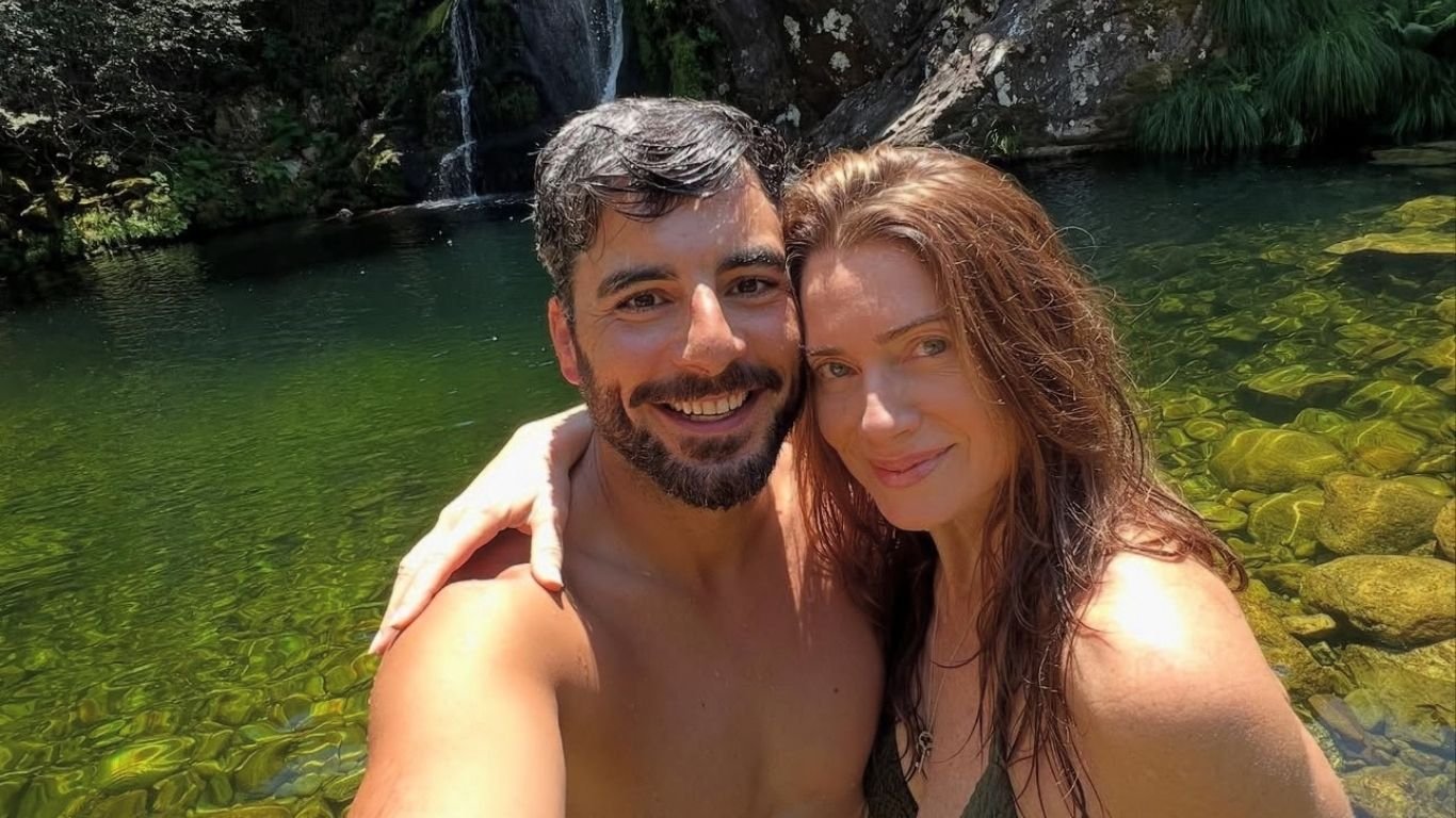 Leticia Spiller celebra um ano de namoro com Franclim Mendes