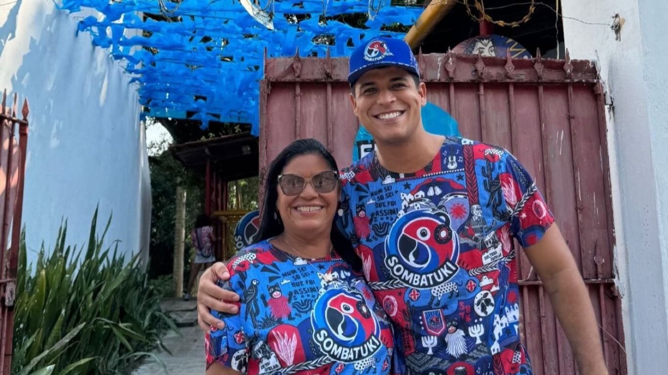 Ex-BBBs Delma e Guilherme caem na folia nas prévias de Olinda