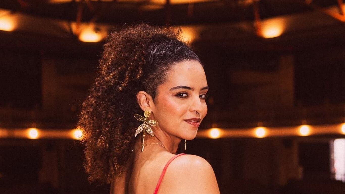 Nordeste Vermelho Coração: Lais Senna lança canções autorais no Teatro do Parque