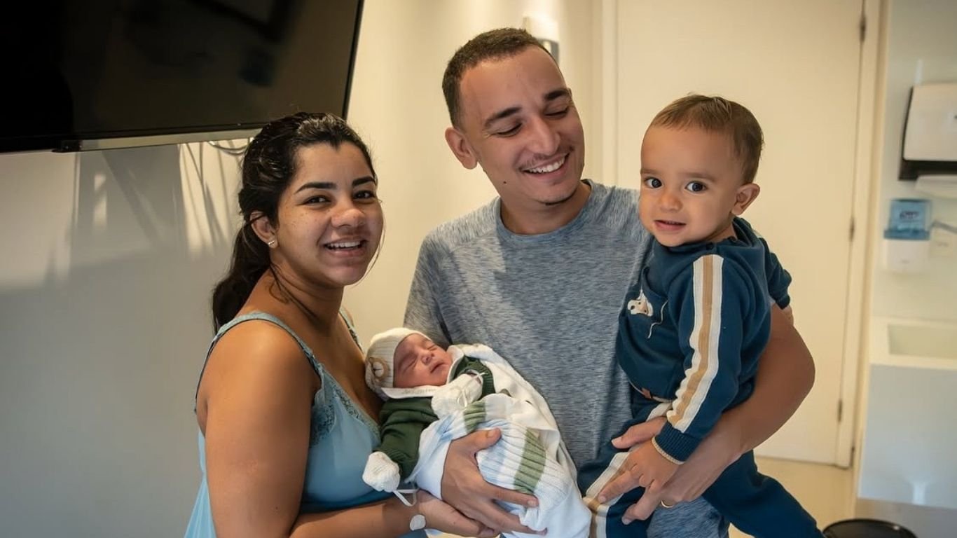 Ary Mirelle desabafa ao ver filho mais velho brincando sozinho