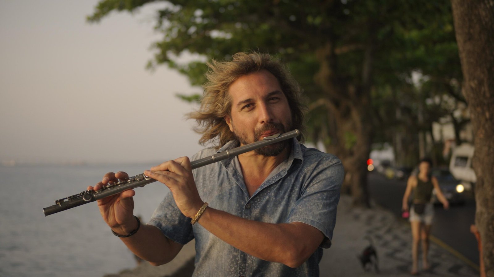 Rodrigo Sha une sonoridades brasileiras ao jazz e à eletrônica europeia no álbum ‘Hoje’