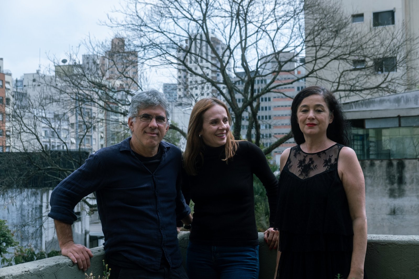 Velha Companhia lança livro com três de seus espetáculos mais marcantes