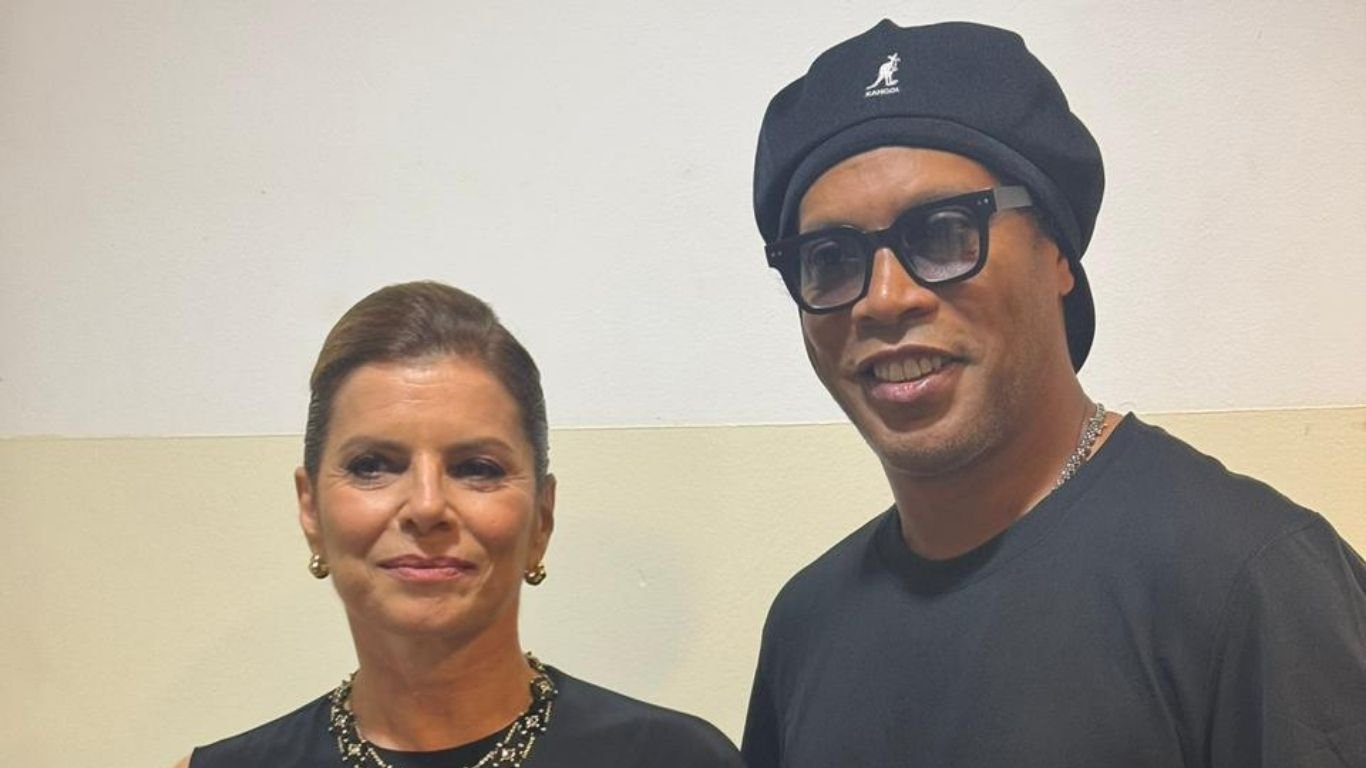 Ronaldinho Gaúcho brinca ao encontrar Débora Bloch: “Tá viva”