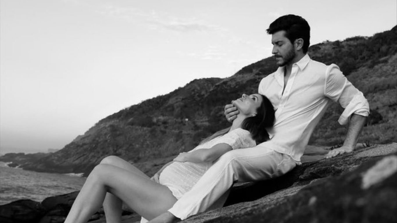 Camila Queiroz e Klebber Toledo fazem novo ensaio gestacional: “Construindo vidas”