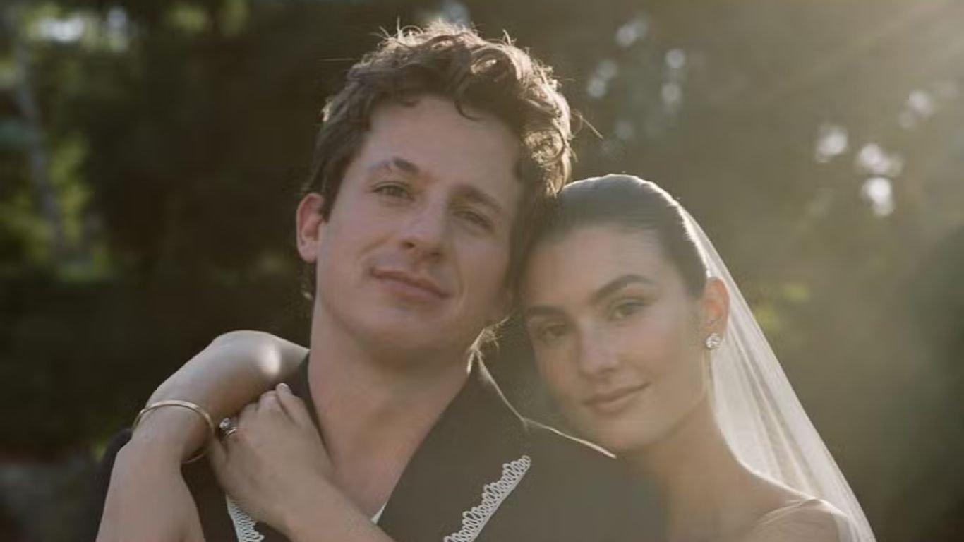 Charlie Puth anuncia que será pai pela primeira vez em videoclipe