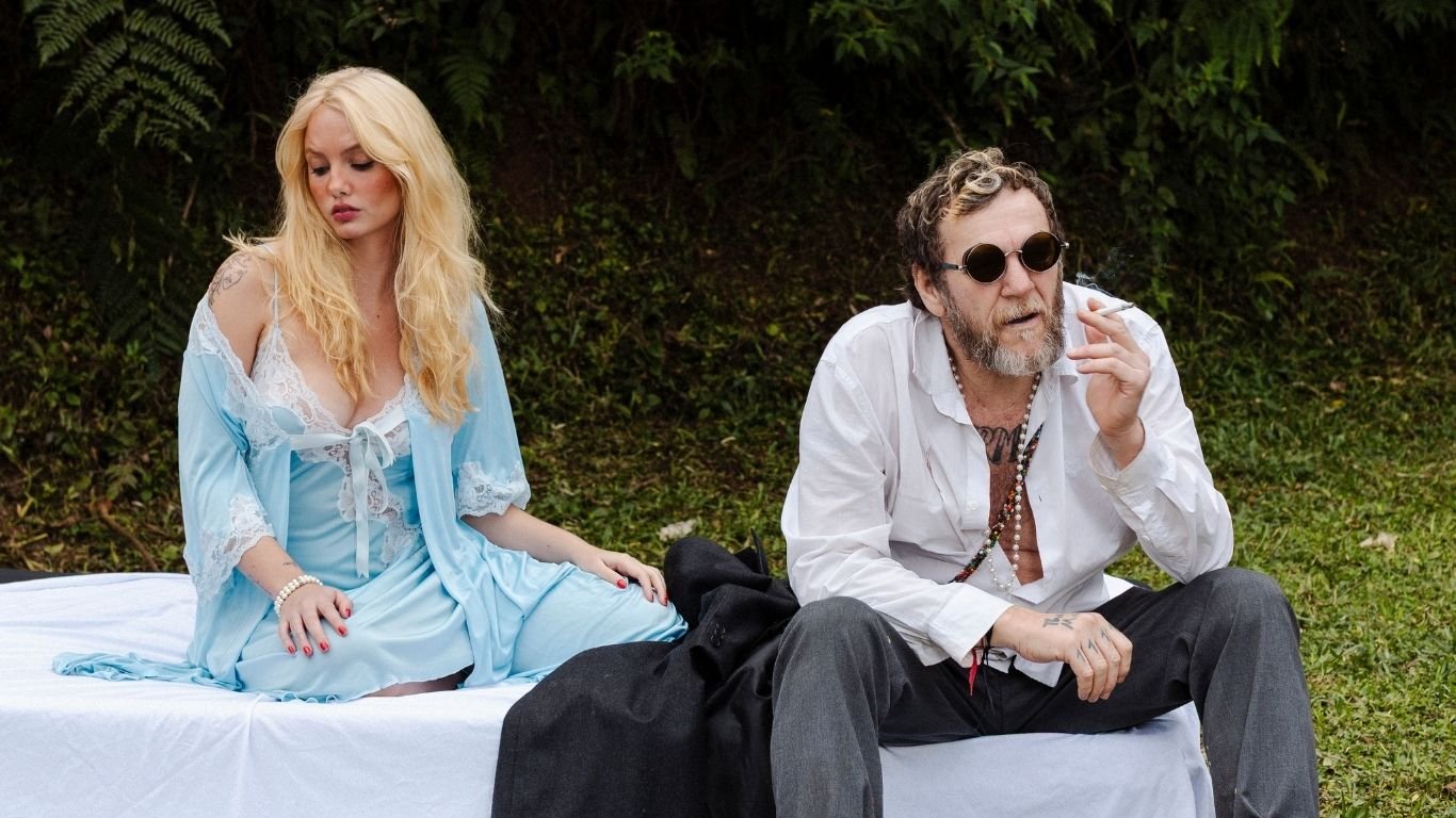 Lavínia e Otto lançam clipe poético de ‘Solidão em Grão’