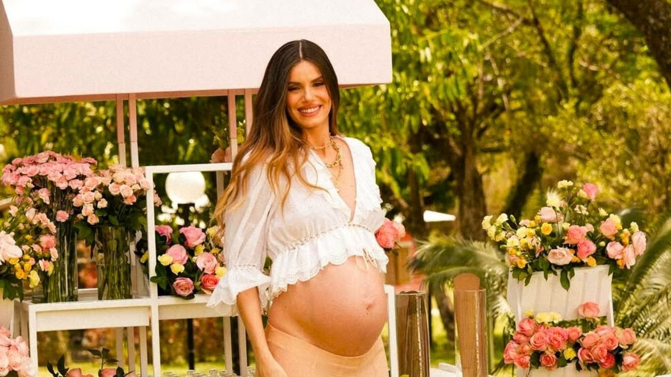 Grávida, Camila Queiroz desmente boatos sobre o nome da 1ª filha