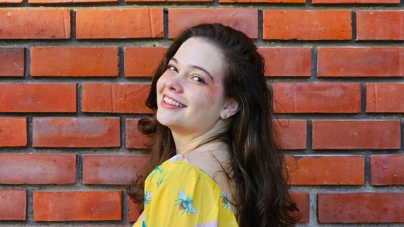 XV Bienal do Livro de PE terá palestra da escritora cearense Lara T. Vainstok