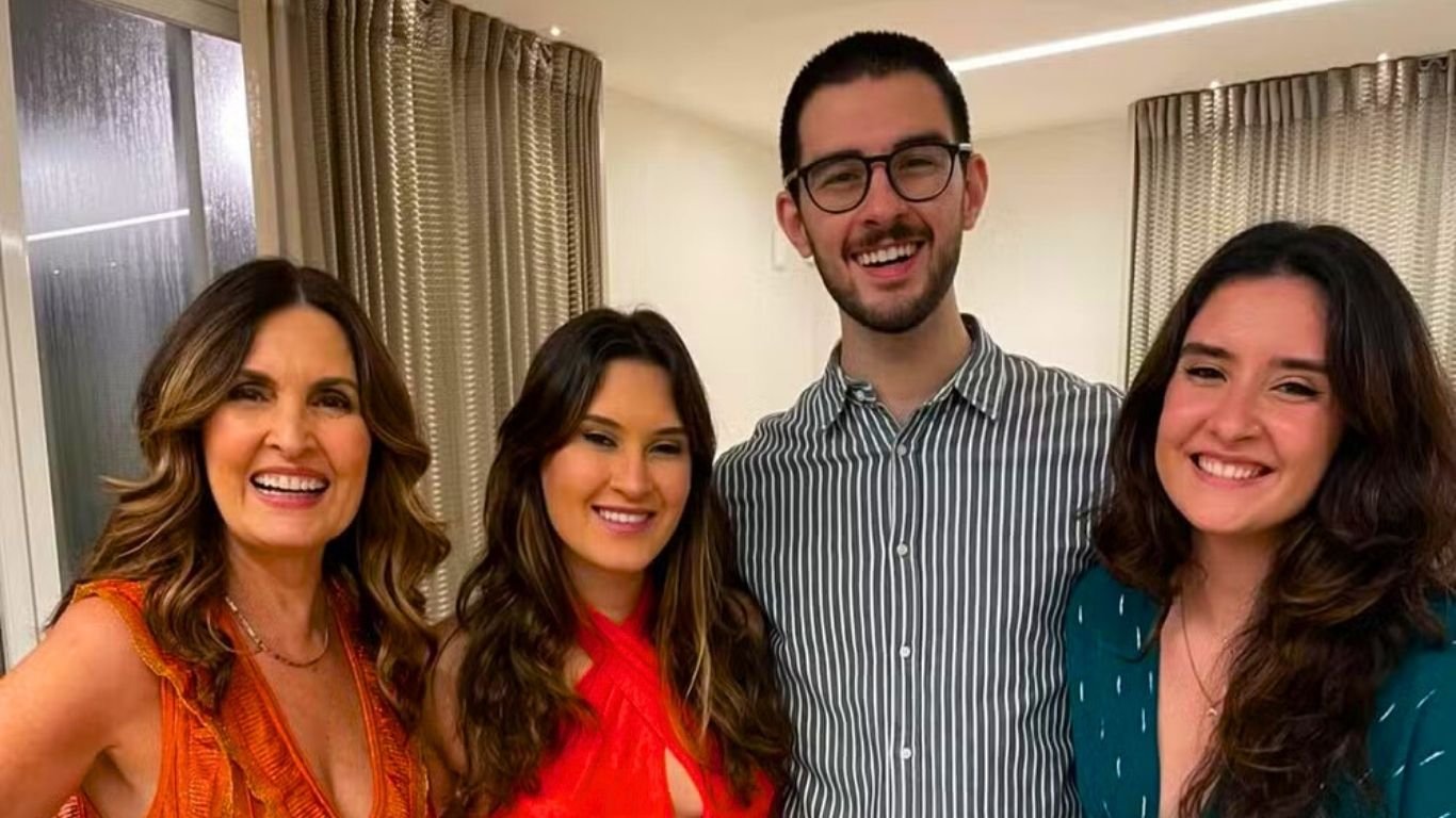 Fátima Bernardes comemora os 28 anos dos filhos trigêmeos: “Minha vida”