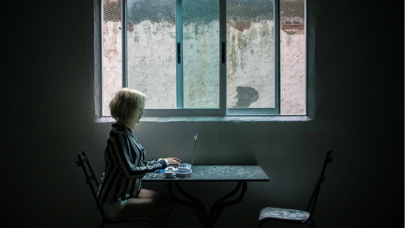 Exposição ‘Casa Habitada’ reflete afetos e memórias do lar na UFPE