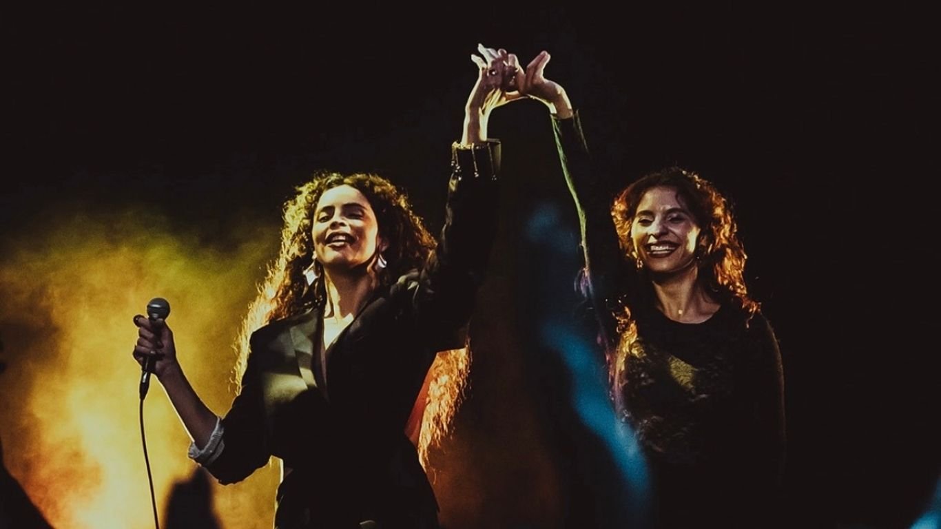 Em Olinda, Júlia Vargas e Natascha Falcão celebram Rita Lee e Gal Costa