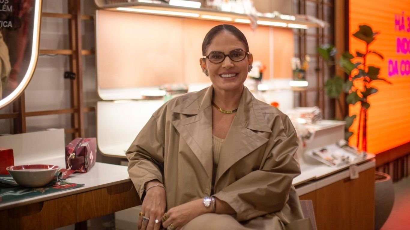 Professora Fernanda Pessoa marca presença em evento em SP