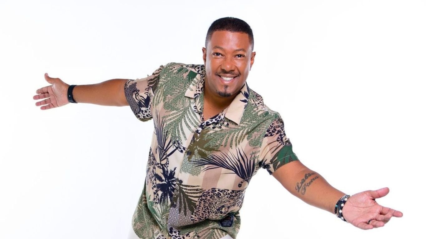 Sucesso dos anos 2000, Márcio Art faz show no Recife neste sábado (18)